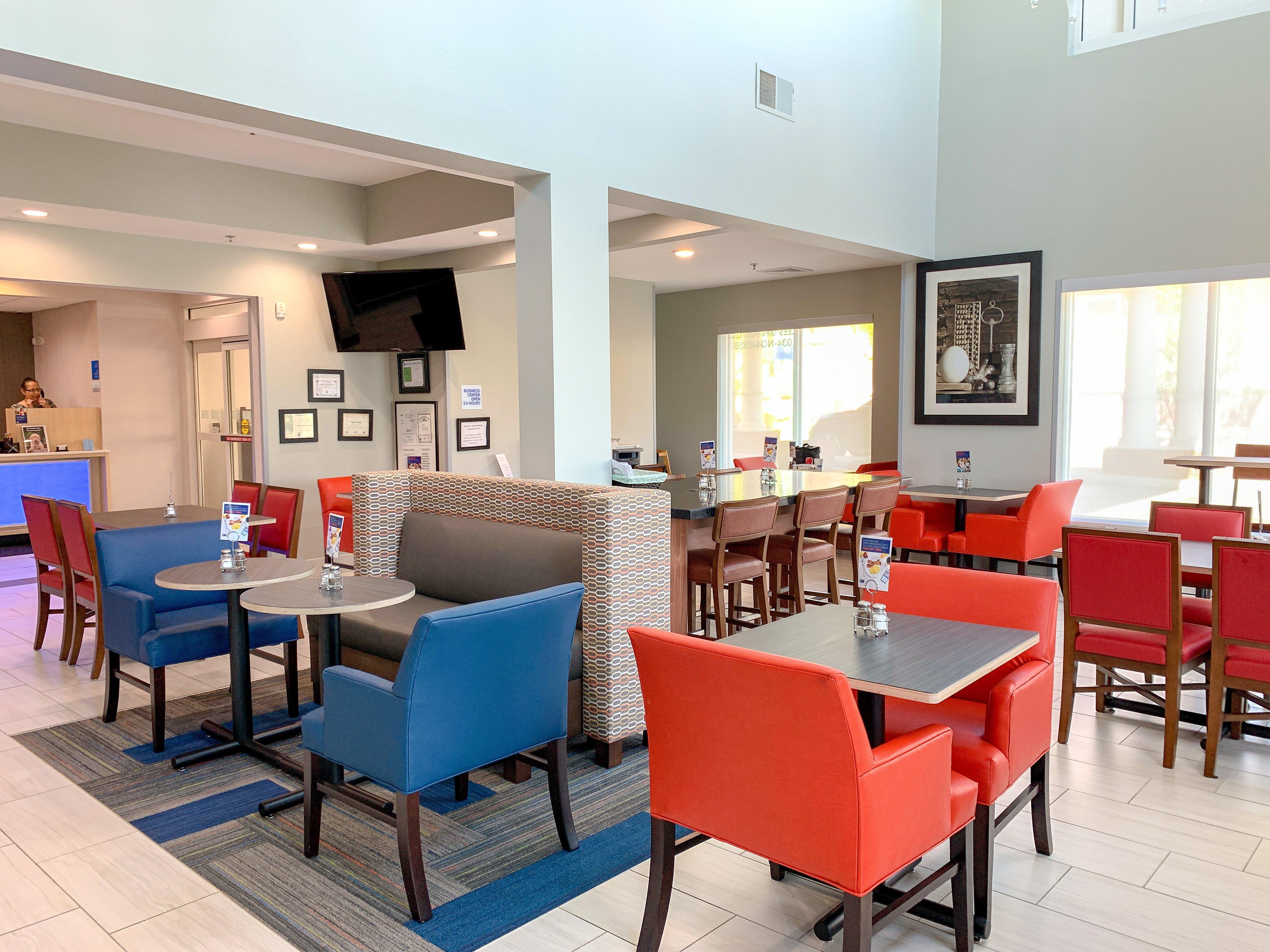 Holiday Inn Express & Suites Lexington Downtown Area-Keeneland By Ihg Exterior photo