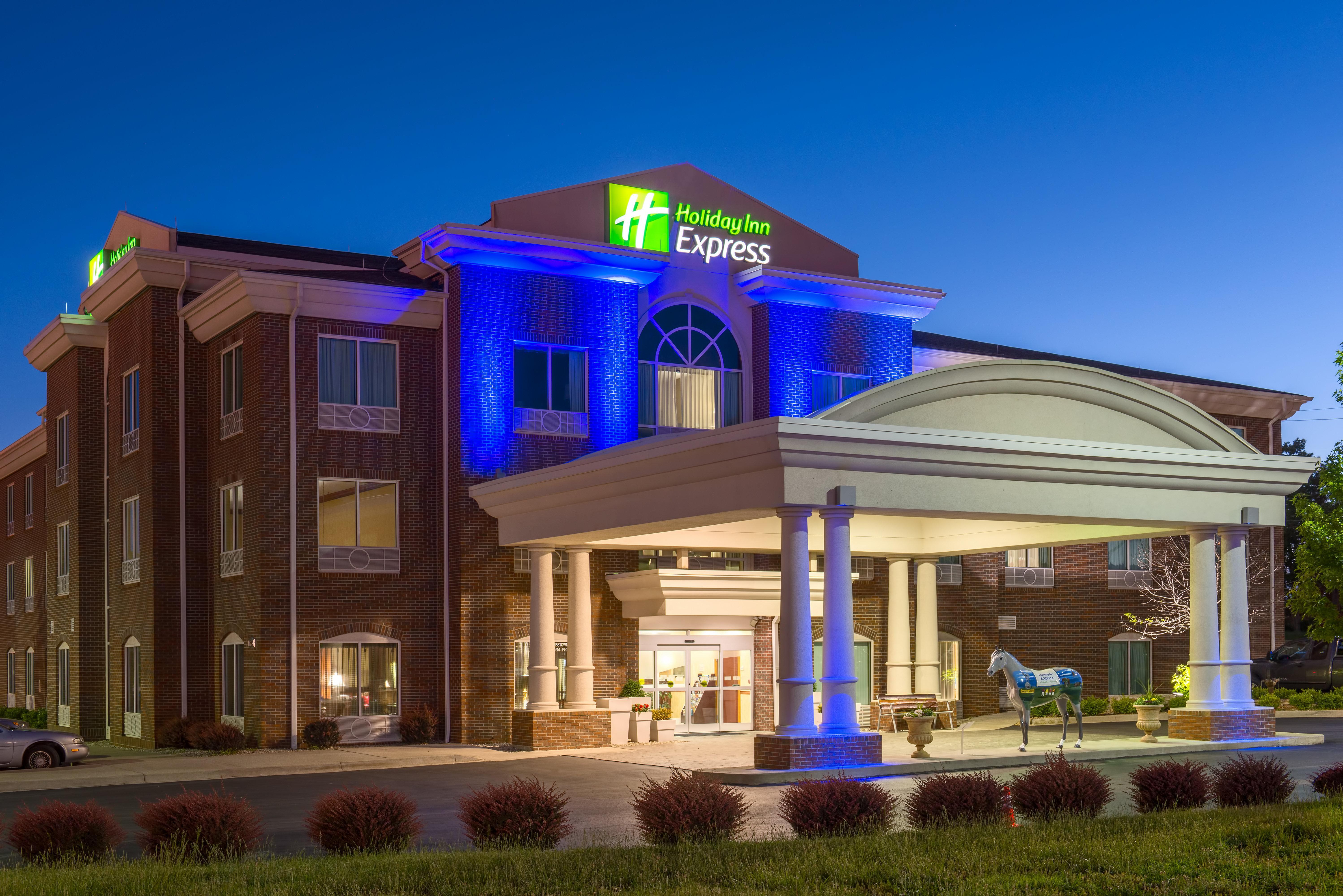 Holiday Inn Express & Suites Lexington Downtown Area-Keeneland By Ihg Exterior photo