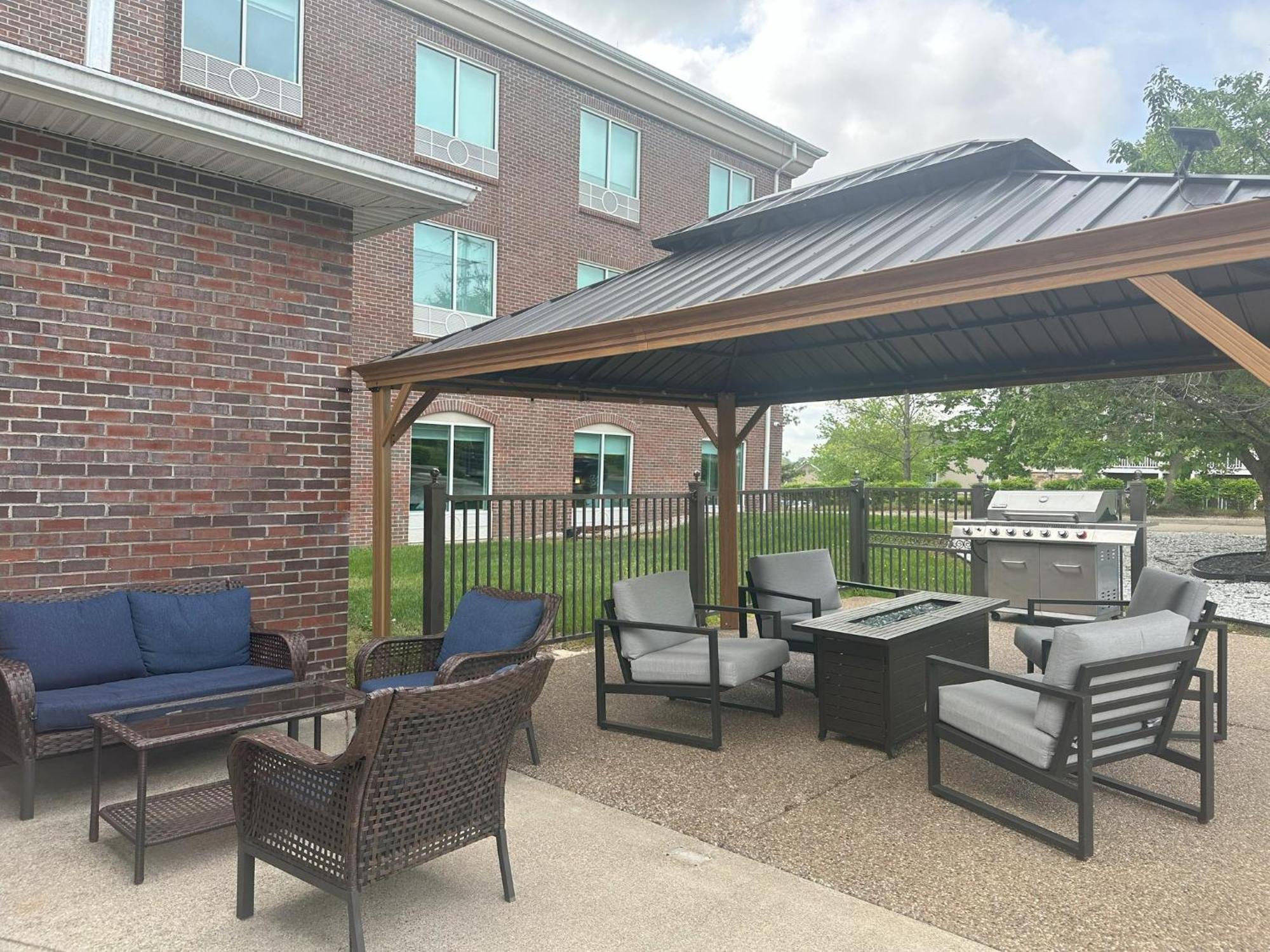 Holiday Inn Express & Suites Lexington Downtown Area-Keeneland By Ihg Exterior photo