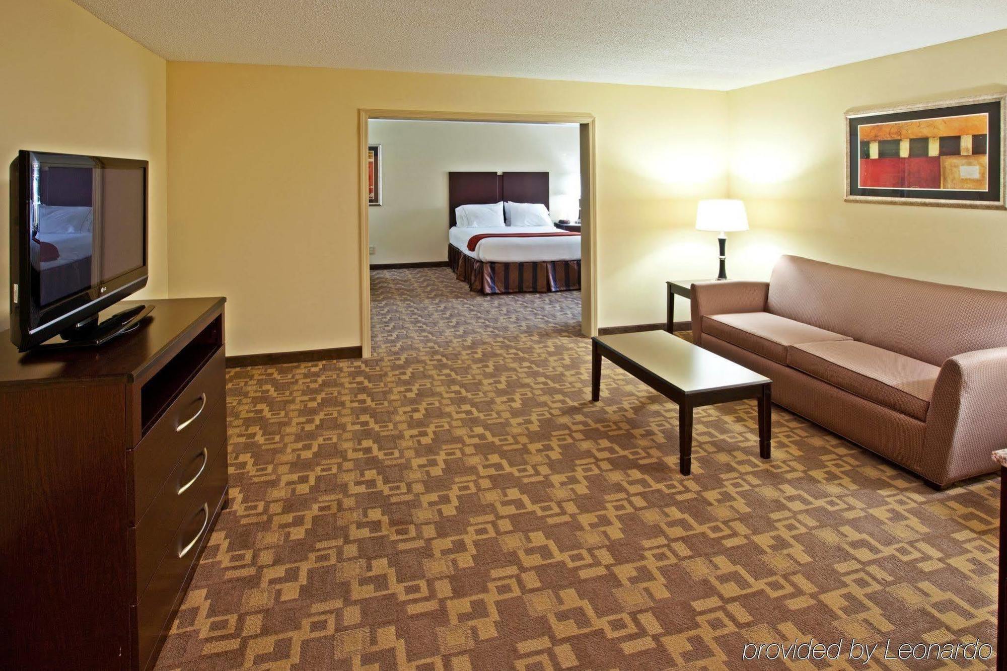 Holiday Inn Express & Suites Lexington Downtown Area-Keeneland By Ihg Exterior photo