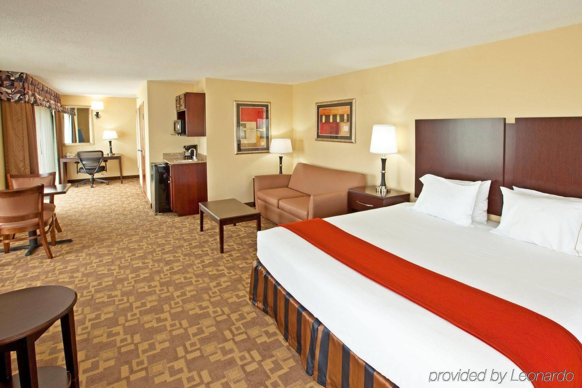 Holiday Inn Express & Suites Lexington Downtown Area-Keeneland By Ihg Exterior photo