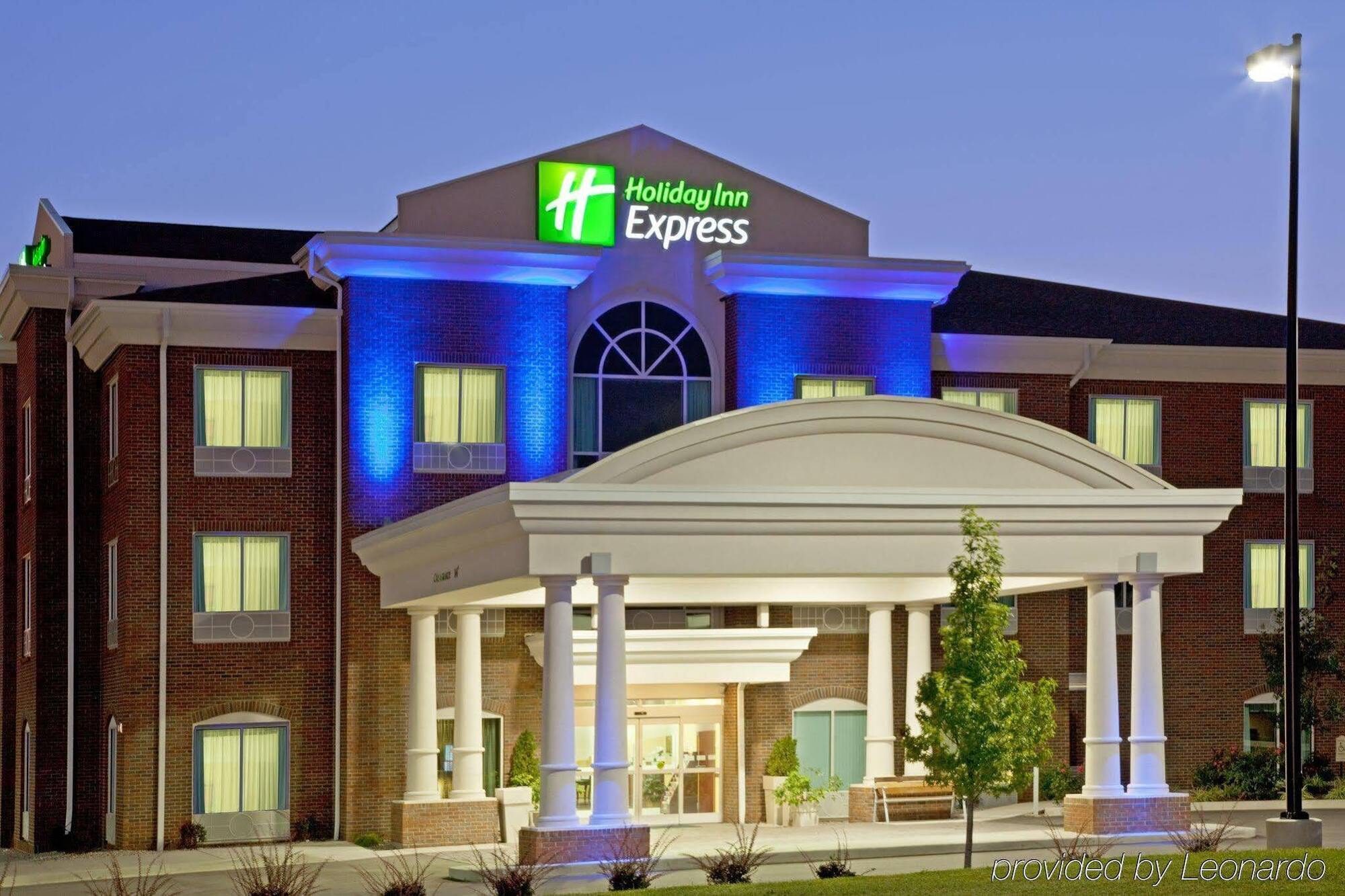 Holiday Inn Express & Suites Lexington Downtown Area-Keeneland By Ihg Exterior photo