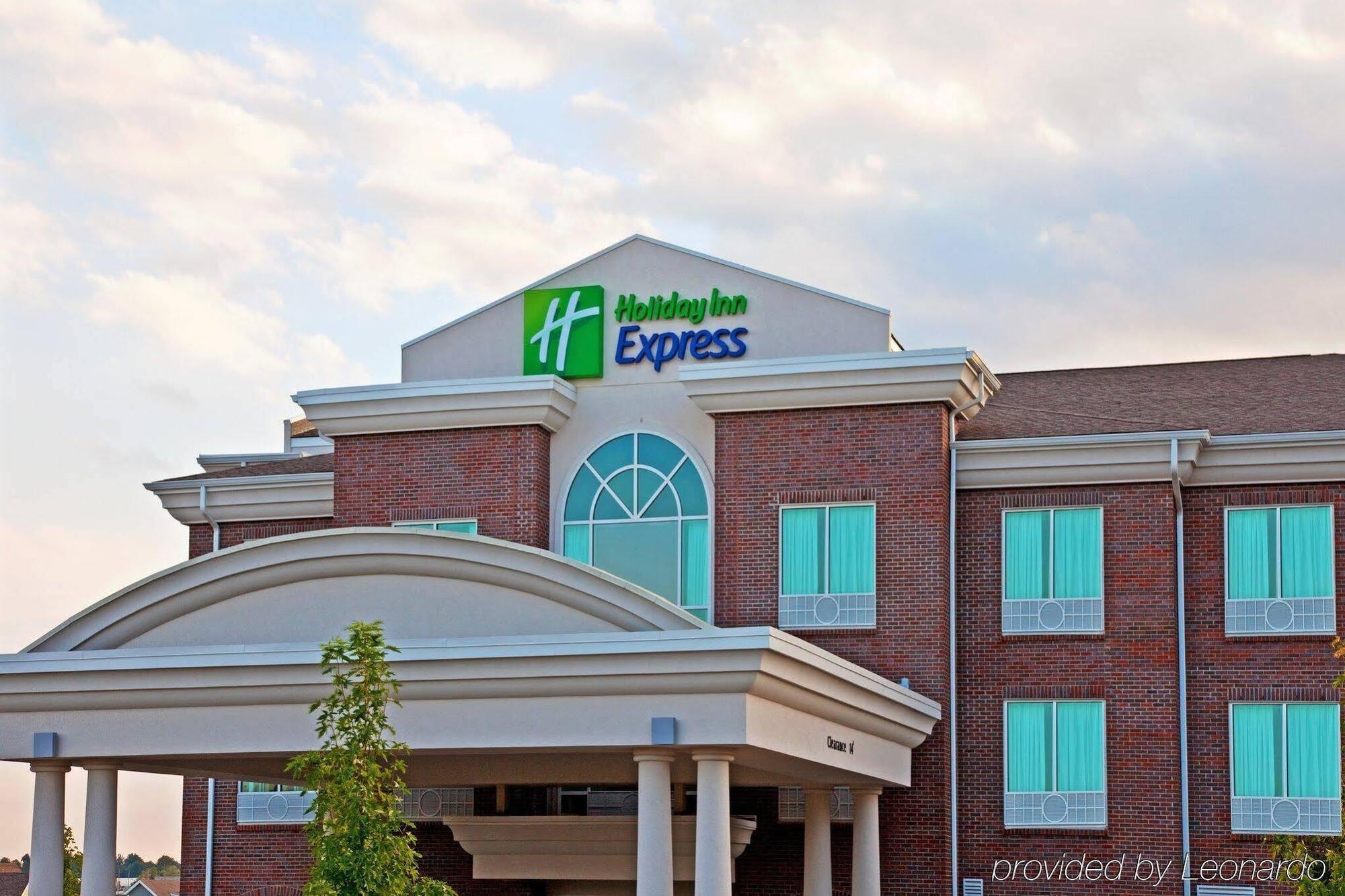 Holiday Inn Express & Suites Lexington Downtown Area-Keeneland By Ihg Exterior photo
